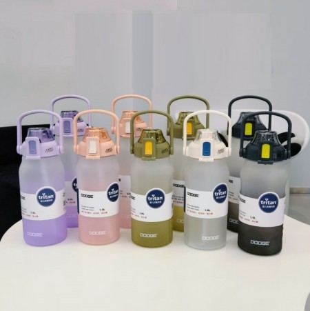 [Ready Stock] 2000ml Reminder Fitness water bottle frosted with straw scale Big bottle 2.0Liter Gym