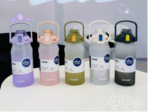 [Ready Stock] 2000ml Reminder Fitness water bottle frosted with straw scale Big bottle 2.0Liter Gym