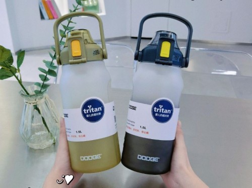 [Ready Stock] 2000ml Reminder Fitness water bottle frosted with straw scale Big bottle 2.0Liter Gym